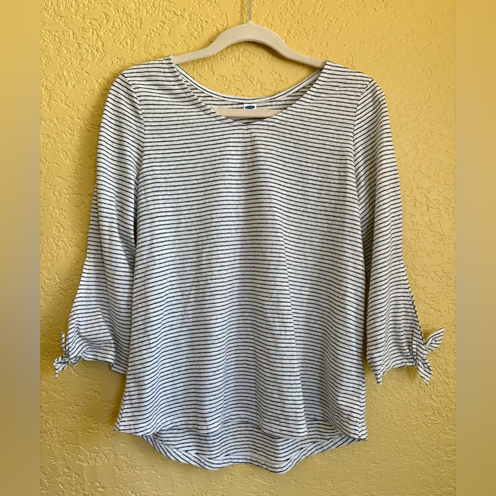 Old Navy Black and White Striped 3/4 sleeve Blouse